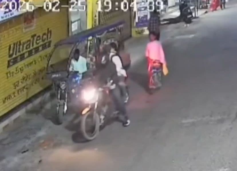 Giridih News :महिला से सोने की चेन छीनकर फरार हुए दो बाइक सवार