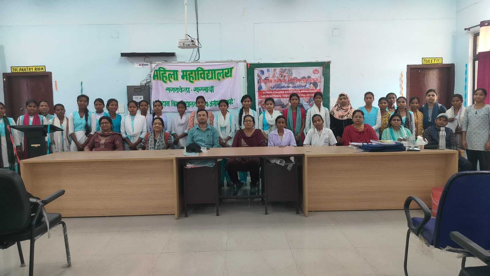 Seraikela Kharsawan News : स्वस्थ जीवनशैली अपनाएं छात्राएं : डॉ देइ