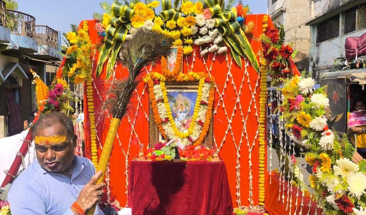 श्री श्याम के जयकारों से गूंजा शहर, भक्तों ने पारंपरिक परिधान में निकाली निशान शोभा यात्रा