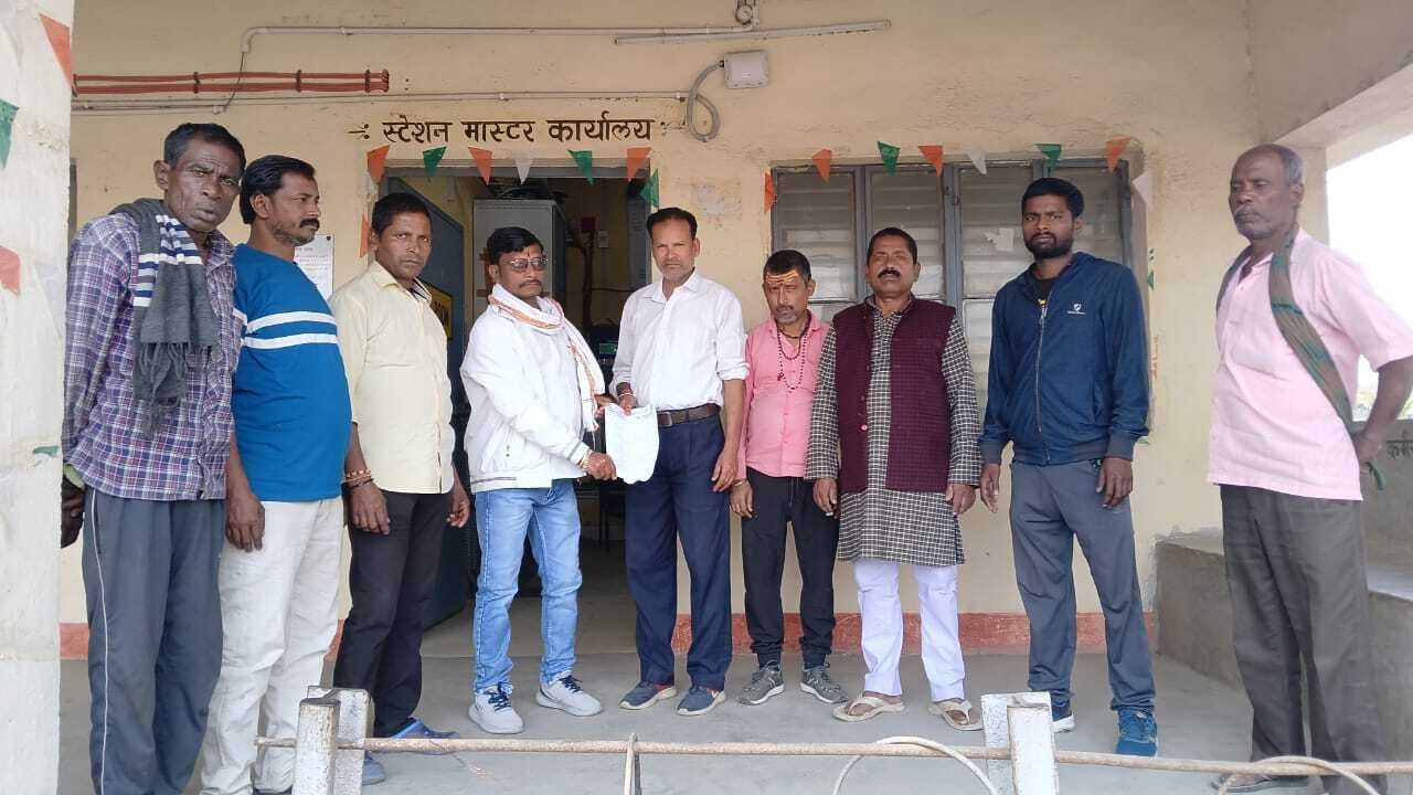 रेल सुविधा बढ़ाने की मांग को ले कांग्रेस नेता ने एसएम को सौंपा ज्ञापन