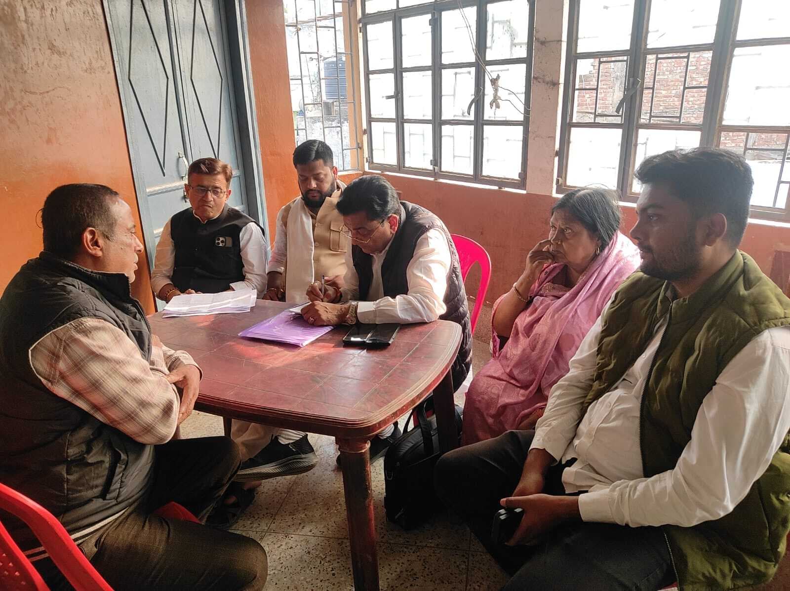 कांग्रेस कार्यकर्ताओं की हुई बैठक