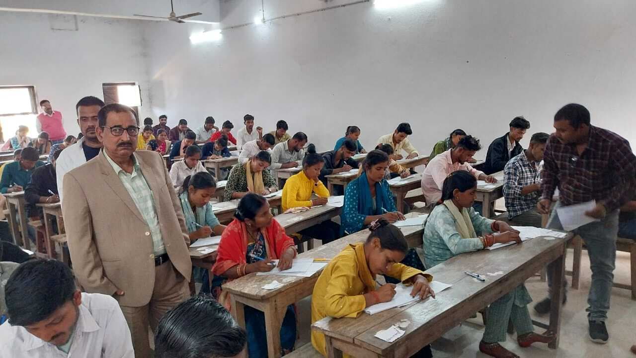 केपी कॉलेज में स्नातक तृतीय सेमेस्टर की परीक्षा हुई शांतिपूर्ण