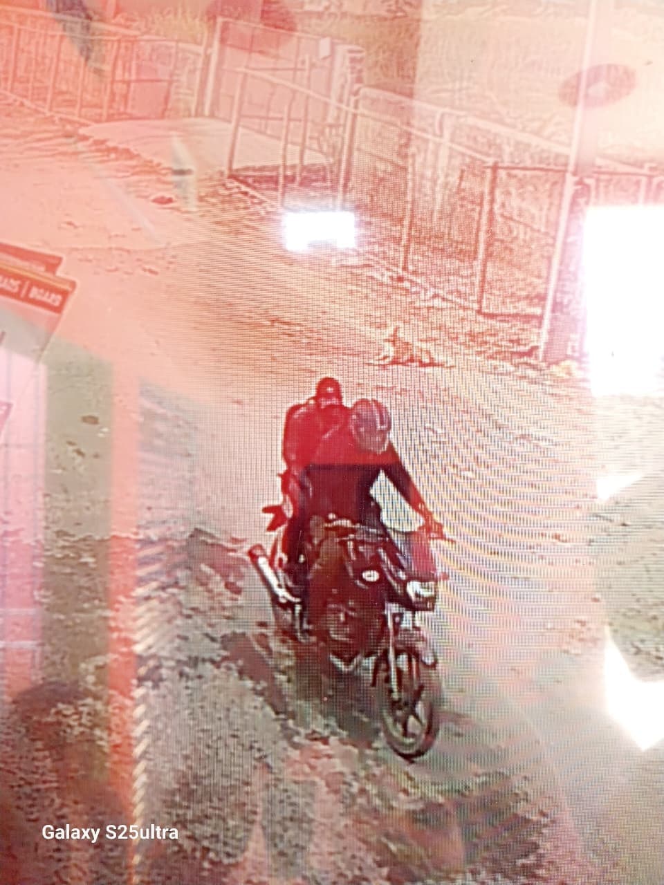 दिन दहाड़े झपटमारों ने छीनी सोने की चेन