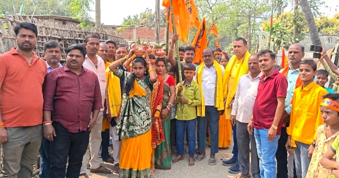 अखंड हरिनाम संकीर्तन के आयोजन को लेकर कलश शोभायात्रा निकाली