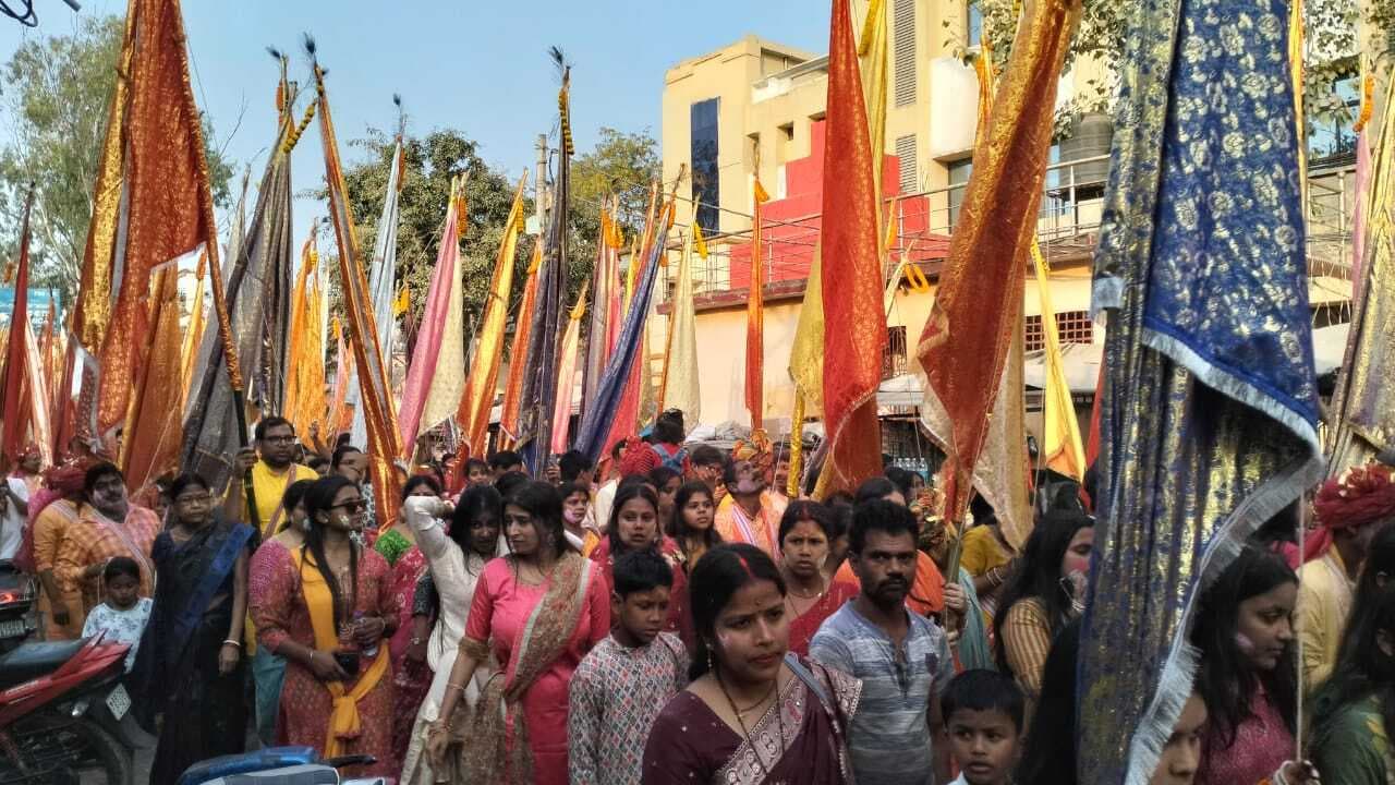 श्री श्याम परिवार की निशान शोभायात्रा से गूंजा शहर, अबीर-गुलाल से रंगीं सड़कें