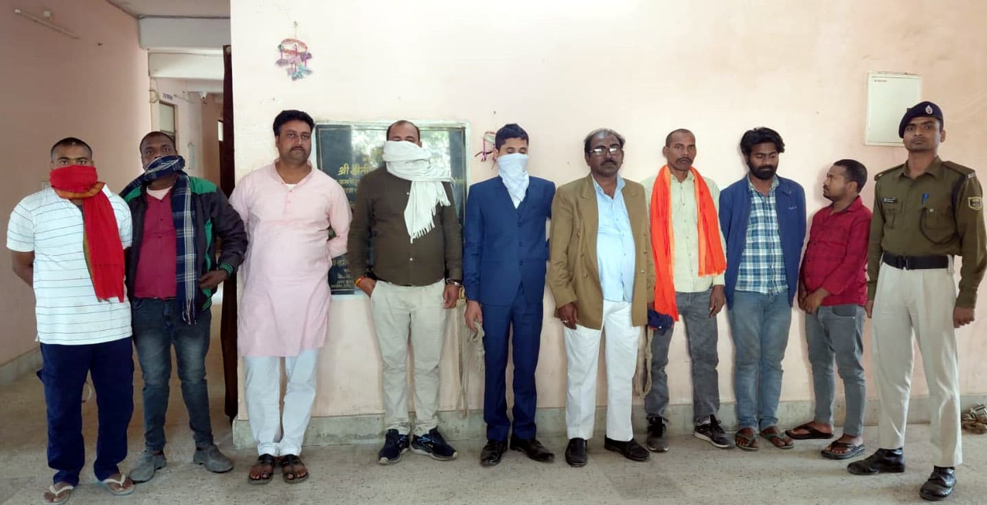 शराब के साथ दो तस्कर व सात शराबी गिरफ्तार