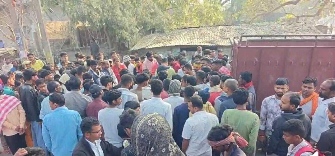 मथुरापुर नवटोलिया में अनियंत्रित ट्रक ने बाइक सवार दो युवकों को रोंदा, मौत