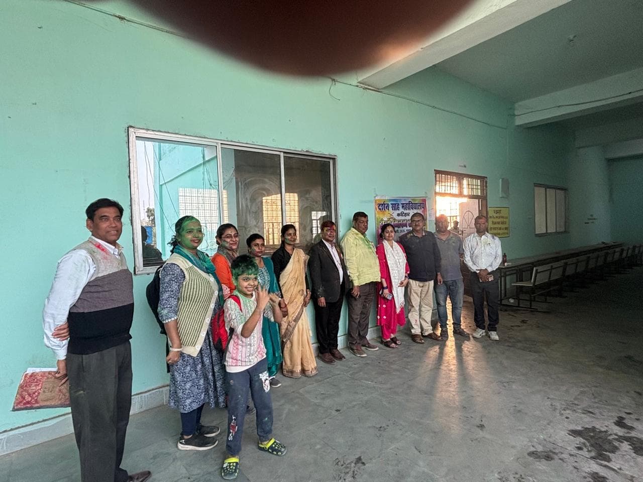 होली मिलन समारोह में रंग बरसे भिंगे चुनरवाली रंग बरसे पर खूब थपथपाया मेज