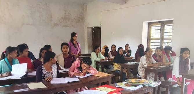 पथरगामा इंटर महिला कॉलेज में इंटरमीडिएट प्रैक्टिकल परीक्षा संपन्न, छात्राओं ने उत्साहपूर्वक मनायी होली