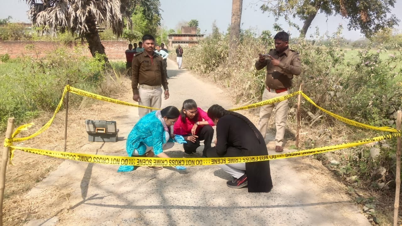 दो साल की बच्ची के साथ दुष्कर्म के बाद हत्या, सड़क किनारे मिला शव