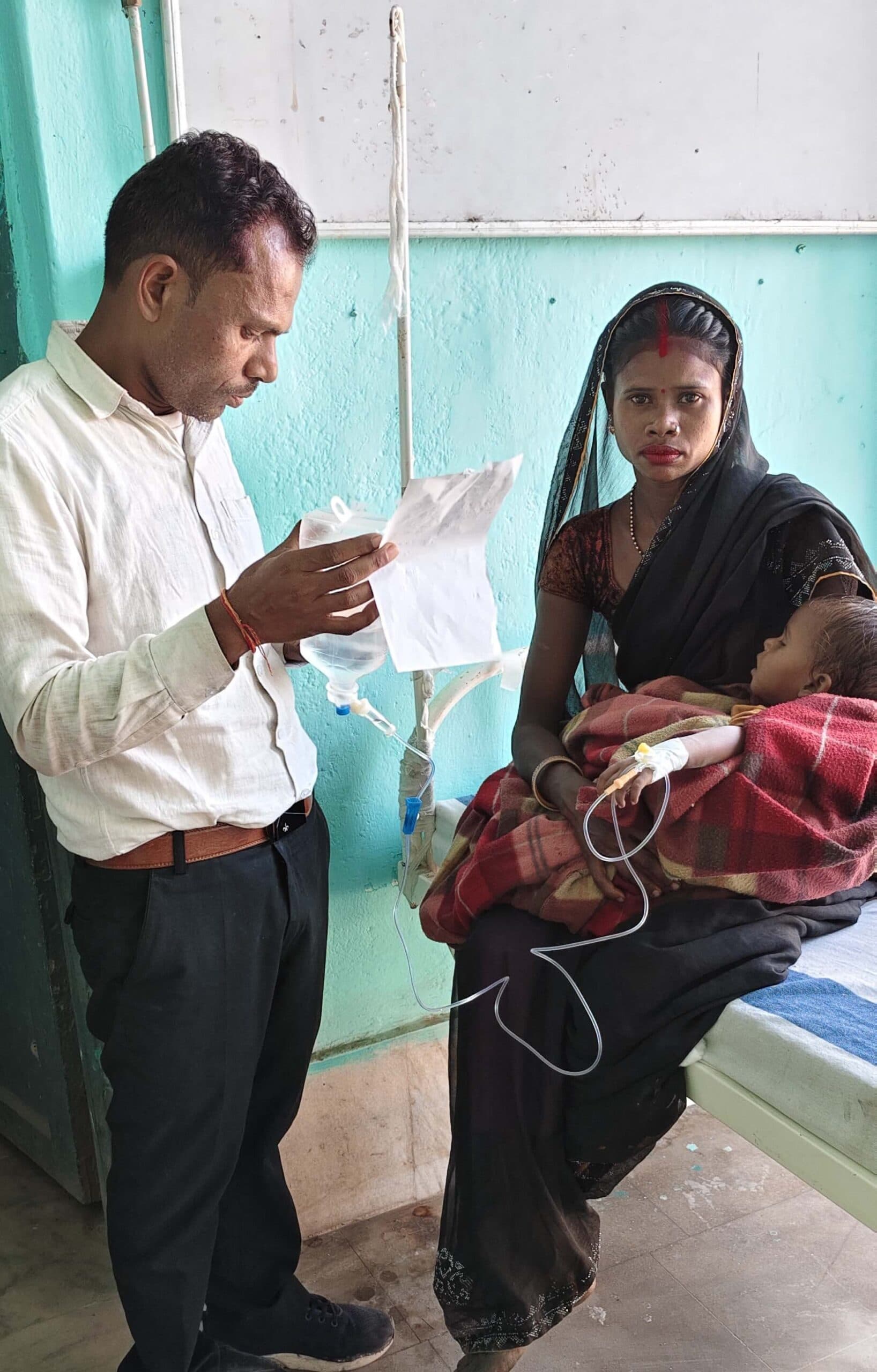 अधिक मात्रा में आयरन टैबलेट खाने से डेढ़ वर्षीय बच्ची की हालत नाजुक,  रेफर