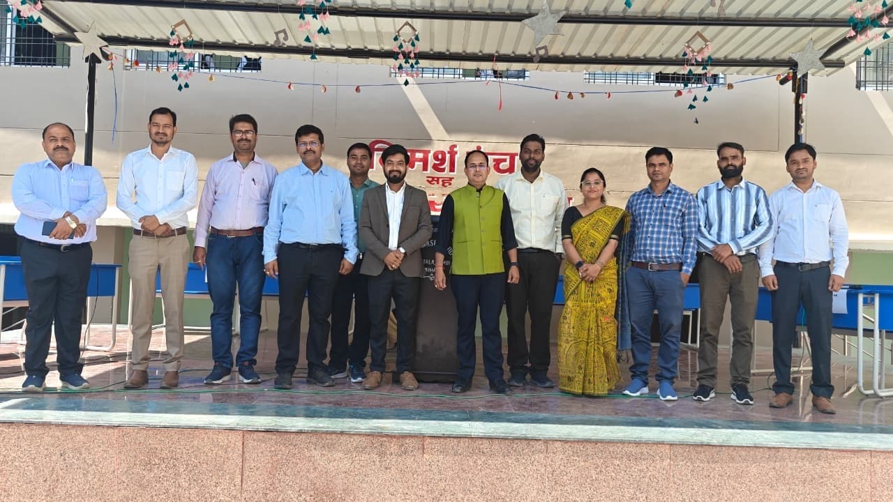 प्रश्नोत्तरी, नवाचार प्रस्तुतीकरण व पोस्टर प्रतियोगिता से गूंजा परिसर