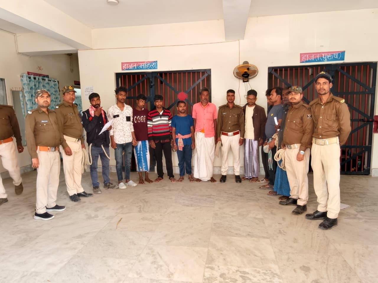 सालमारी पुलिस ने 10 शराबियों को किया गिरफ्तार