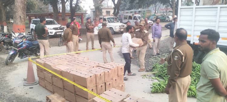 ट्रक से 7052 बोतल अंग्रेजी शराब जब्त