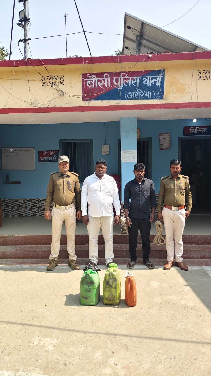 35 लीटर शराब के साथ दो तस्कर गिरफ्तार