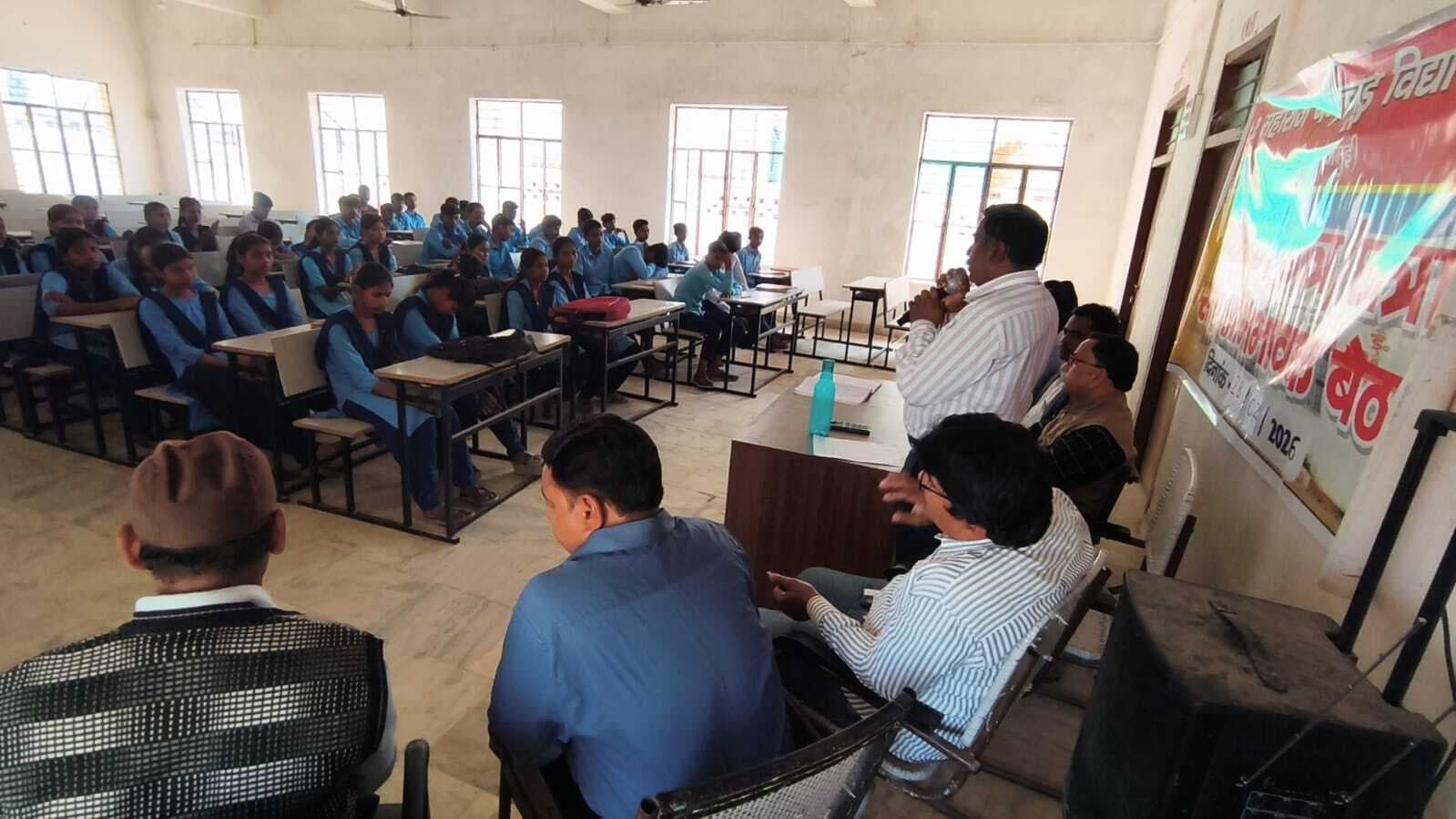 बच्चों की प्रगति व नियमित उपस्थिति पर हुई विस्तार से चर्चा