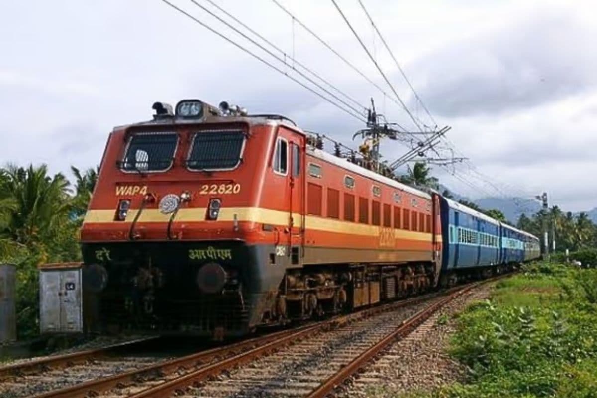 तेजस, गरीब रथ, हमसफर एक्सप्रेस समेत प्रमुख ट्रेनों में सीटें फुल, देखिए स्पेशल ट्रेनों की लिस्ट