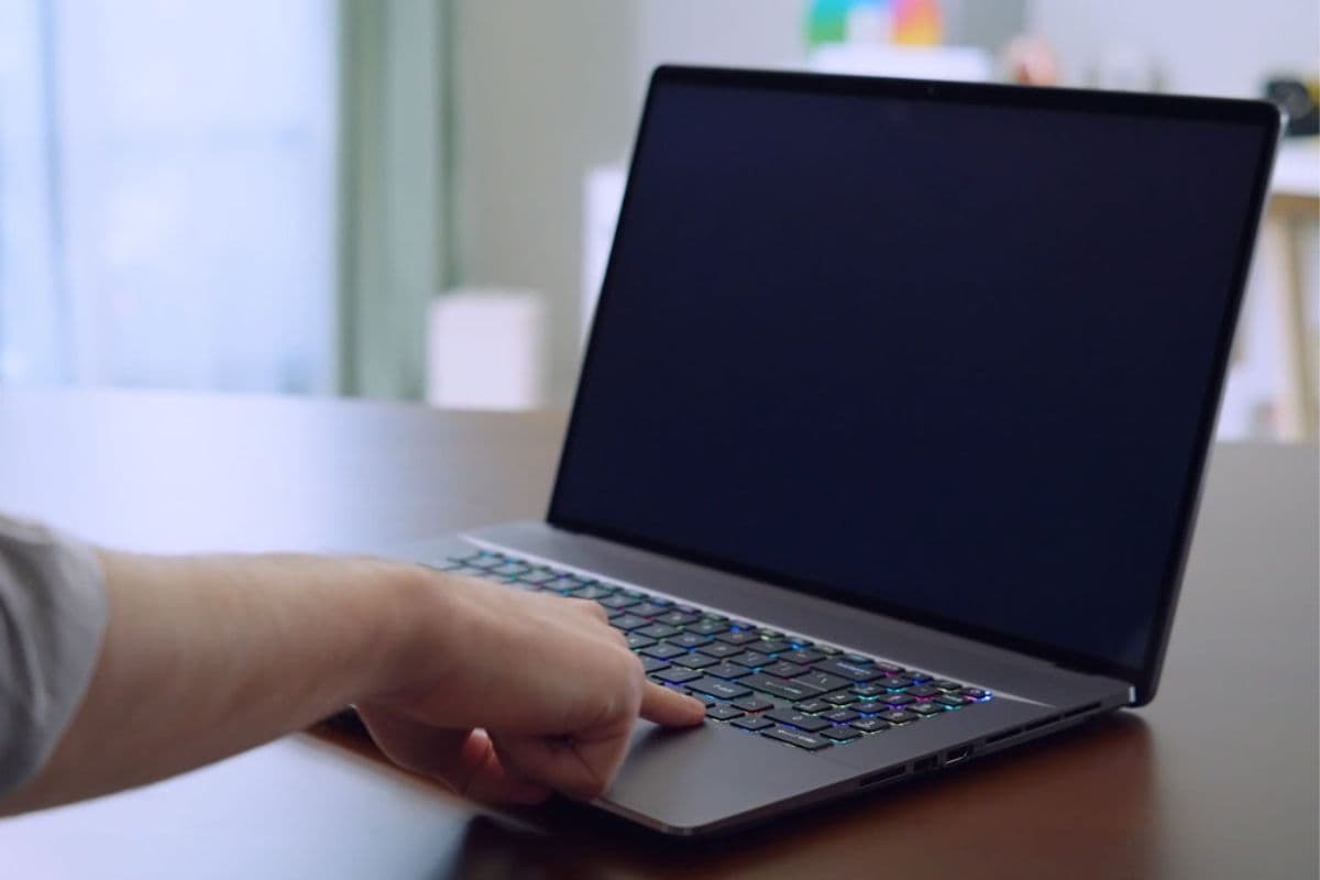 स्लीप मोड में कितना पावर खाता है लैपटॉप? जानें बैटरी और डिवाइस पर क्या असर पड़ता है