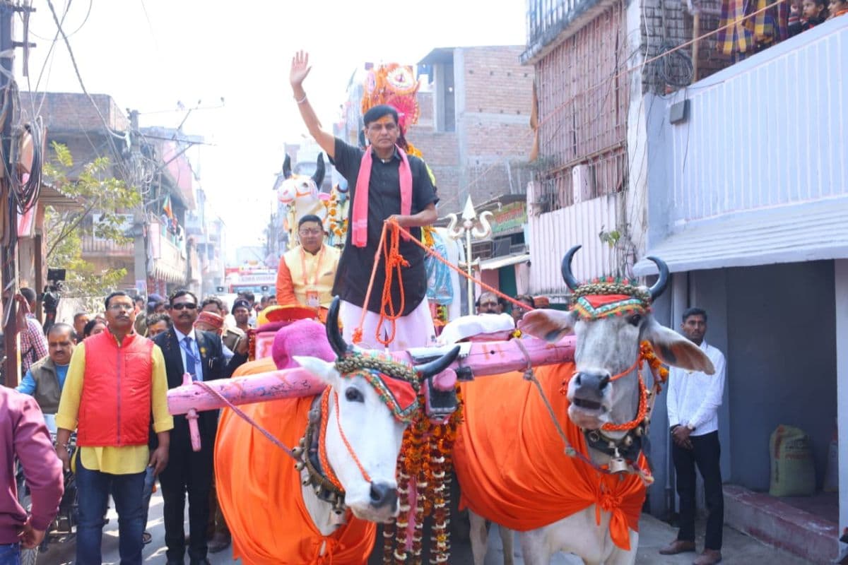 शिव बारात में गाड़ीवान बने केंद्रीय मंत्री नित्यानंद राय, बेहद अलग रहा नजारा
