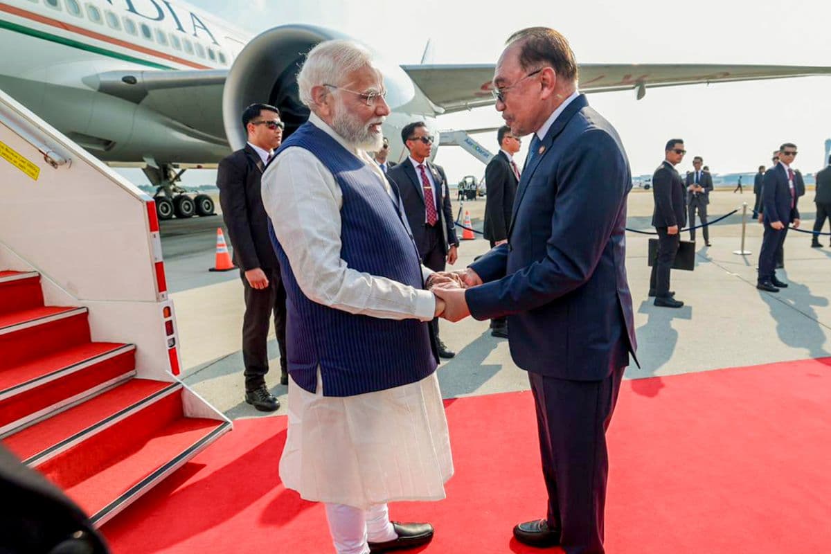पीएम मोदी दो दिवसीय दौरे पर मलेशिया पहुंचे, एयरपोर्ट पर भव्य स्वागत