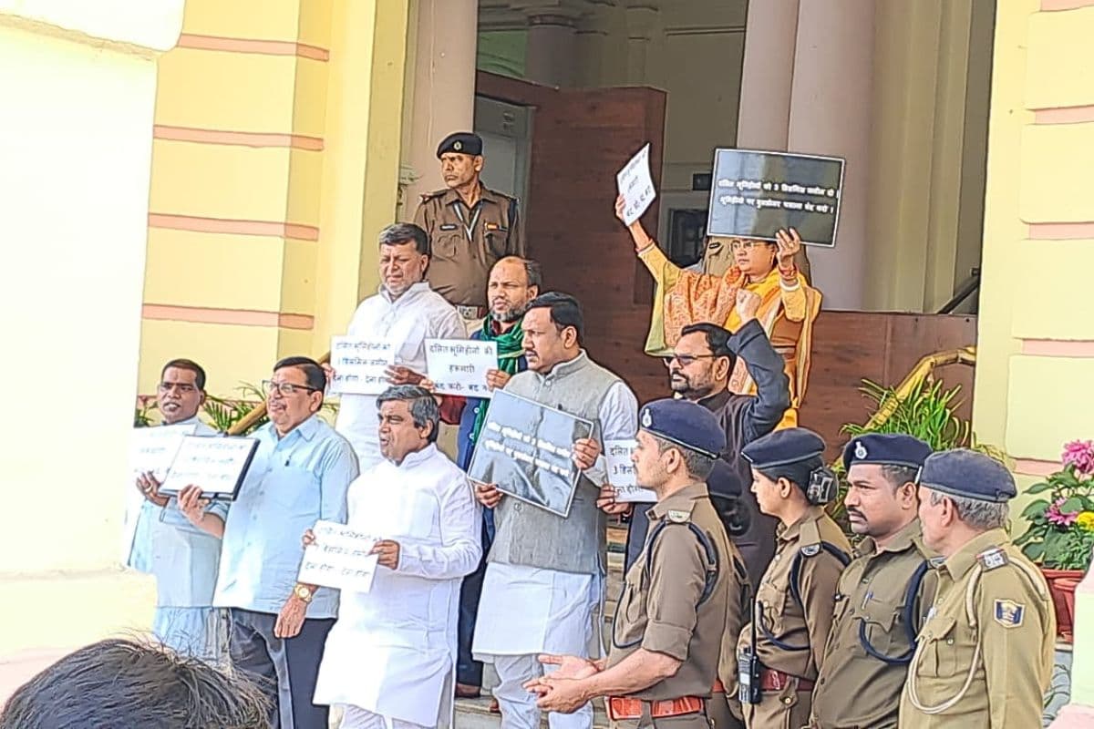 दलितों की जमीन पर RJD के विधायकों का प्रदर्शन, क्या हैं मांगें?