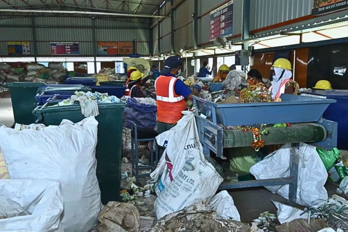सीतामढ़ी का कचरा अब नहीं जाएगा बेकार, बक्सर में बनेगी प्लास्टिक से बेंच-कुर्सी, युवाओं को मिलेगा रोजगार