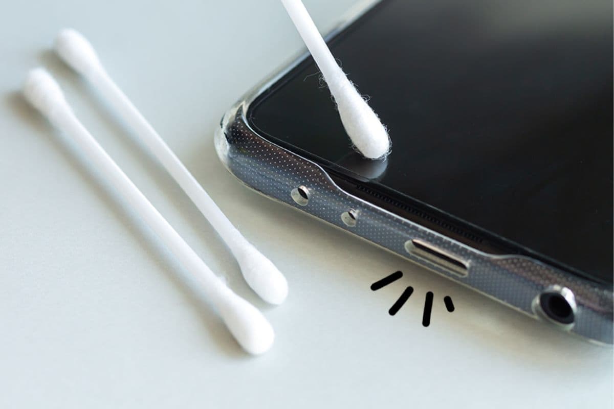 बार-बार चार्जिंग में आ रही दिक्कत? इन आसान तरीकों से मिनटों में साफ करें फोन का चार्जिंग पोर्ट