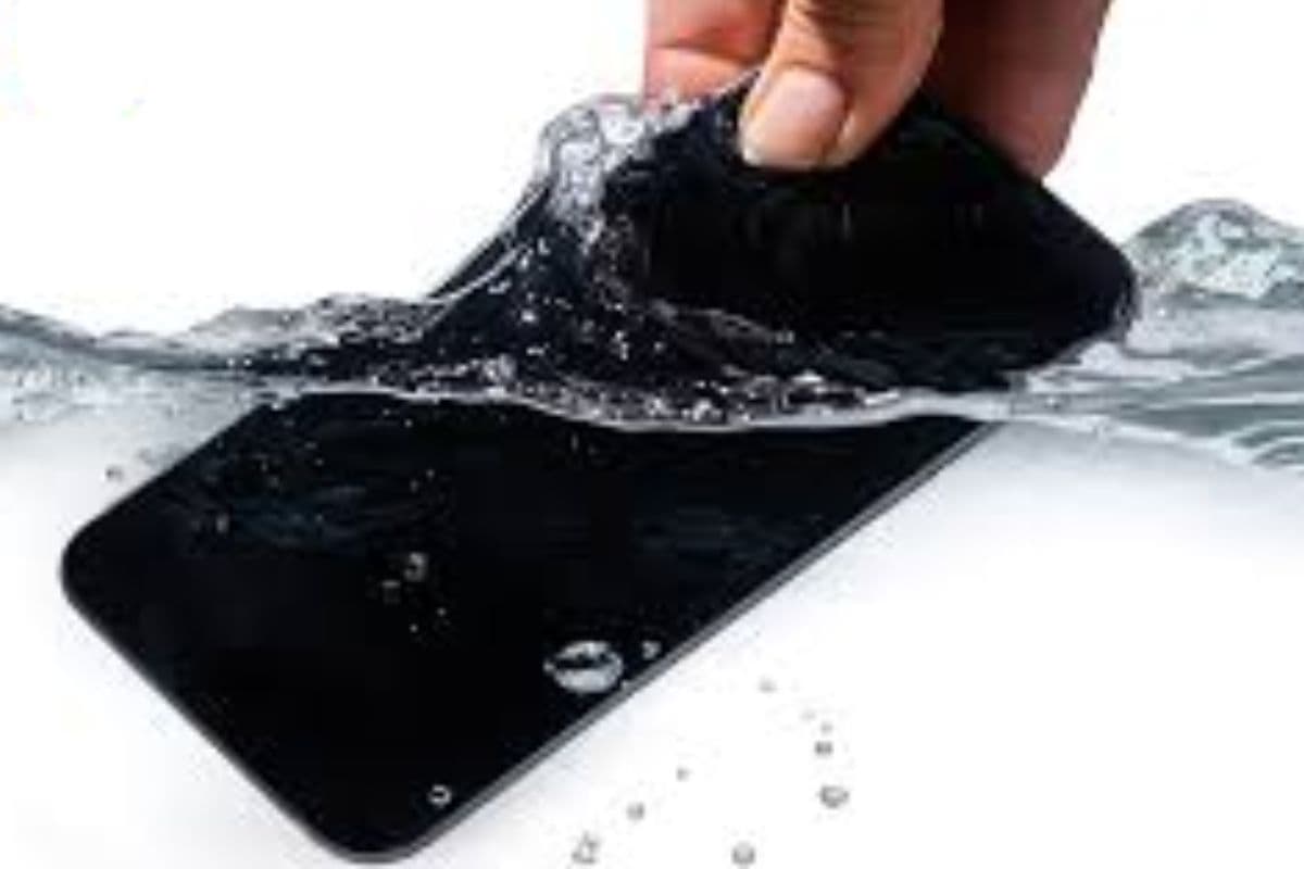 फोन भीगने पर क्या करें और क्या न करें?