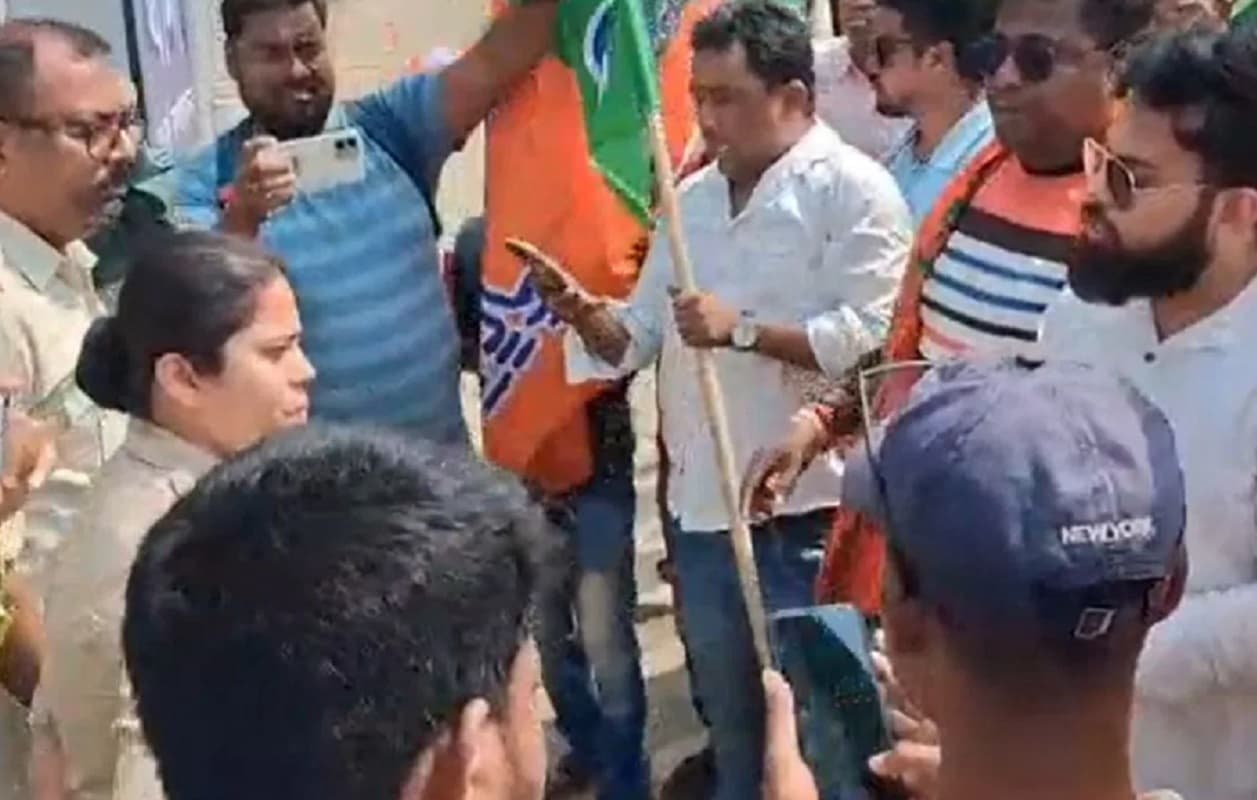 भाजपा नेता की टिप्पणी में बढ़ा तनाव, TMC का दावा- राजू पात्रा में वामपंथ का खून