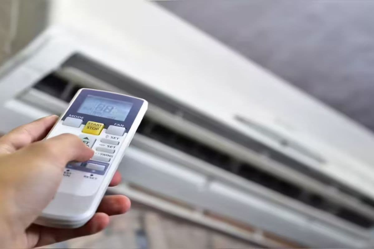 गर्मी ने बढ़ाया AC कंपनियों का पारा, वोल्टास और ब्लू स्टार के शेयर 5% उछले