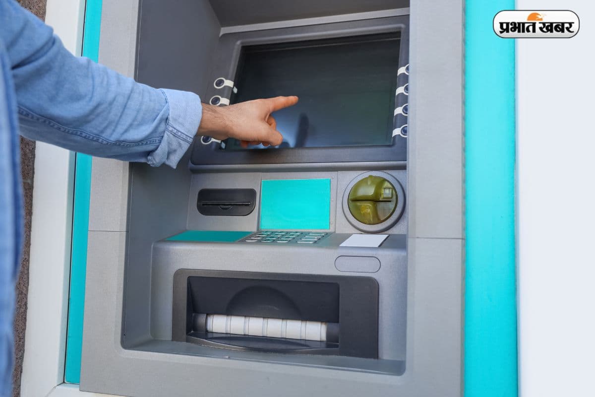 1 अप्रैल से बदल रहे हैं ATM नियम, कैश निकालना होगा महंगा, इन 3 बैंकों ने जारी किए नए आदेश