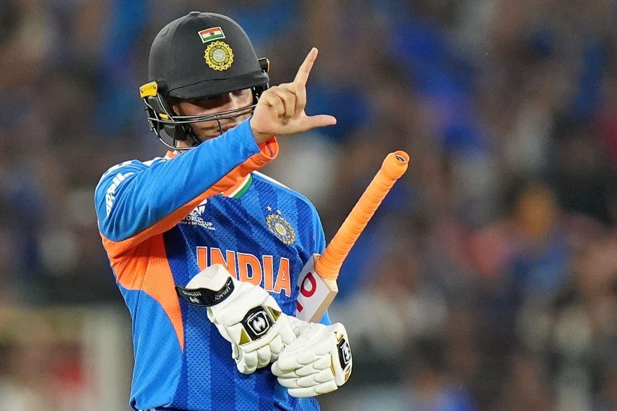 फाइनल में खूब गरजा अभिषेक शर्मा का बल्ला, 18 गेंद पर फिफ्टी जड़ चौंकाया