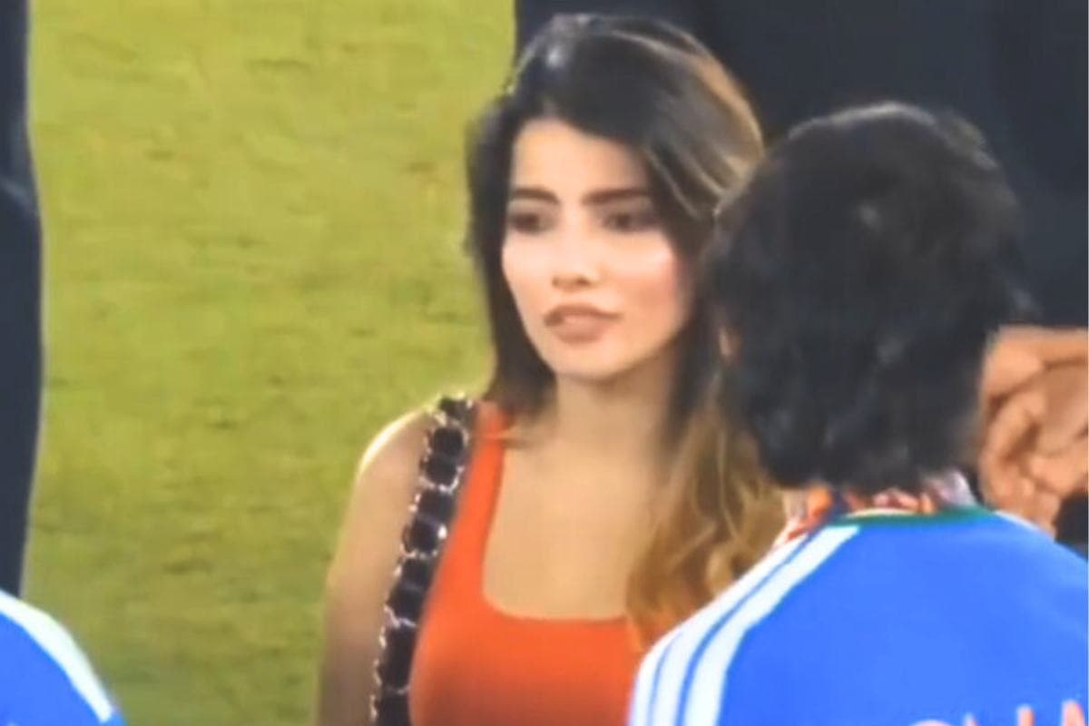 बाप रे बाप! नहीं देख पाएंगे ईशान और उनकी गर्लफ्रेंड का ये वीडियो, आंखें मूंद लेंगे उतनी हॉट है