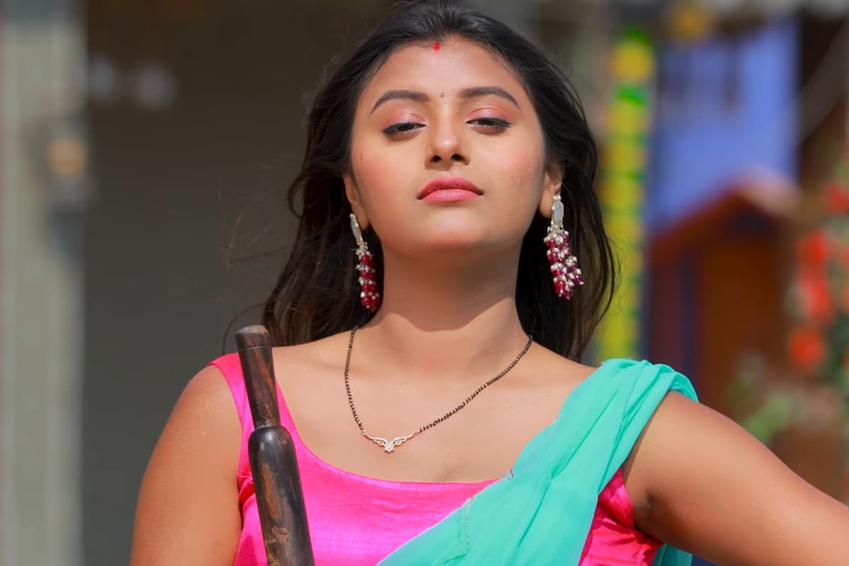 Antra Singh Priyanka का नया गाना ‘Baur Ba Belanwa’ बना बवाल, जमकर मिल रहा प्यार