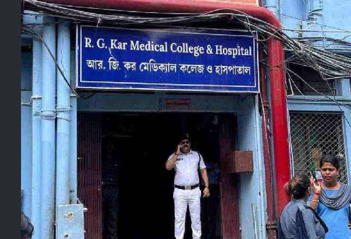 कोलकाता में अस्पताल के लिफ्ट में फंसने से एक व्यक्ति की मौत, पांचवीं मंजिल पर भर्ती था बेटा