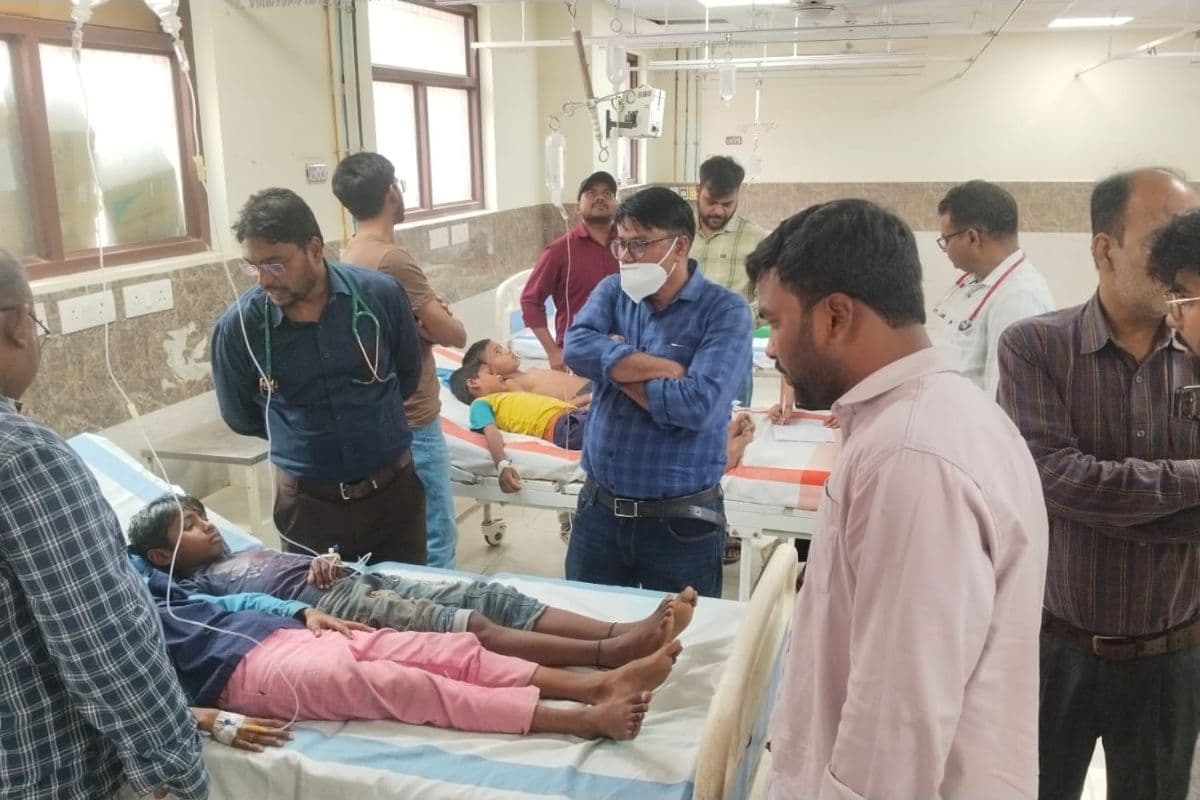 बिहार के इस जिले में पानी पीते ही उल्टी करने लगे 12 बच्चे, स्कूल में हड़कंप, क्या बोले डॉक्टर