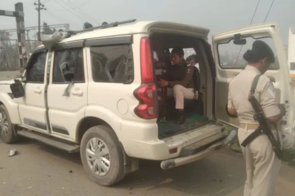 छपरा में अवैध खनन रोकने गई टीम पर हमला, बालू माफियाओं ने तोड़ी सरकारी गाड़ियां