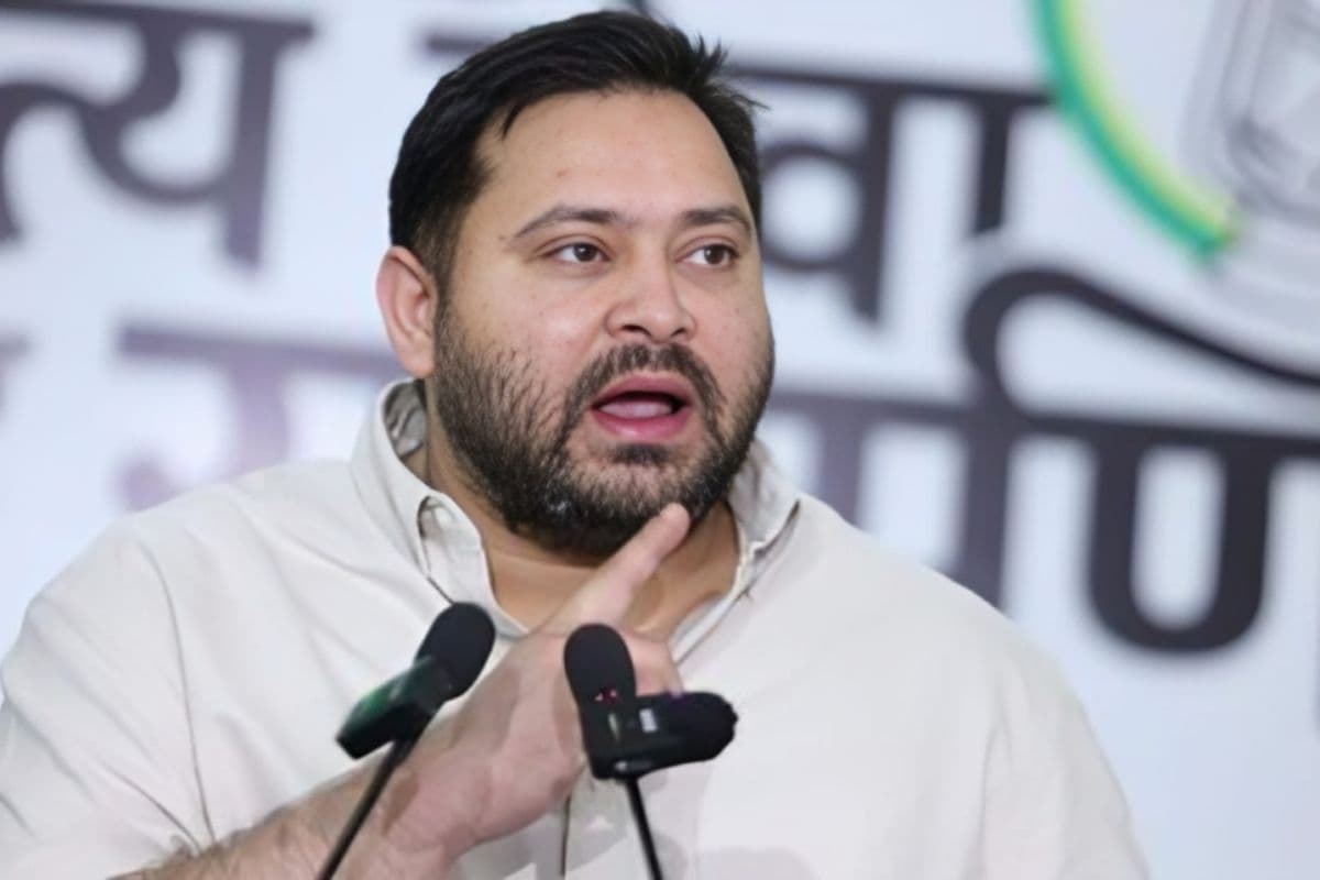 मुजफ्फरपुर गोलीकांड के पीड़ित परिवार से मिलने पहुंचे तेजस्वी, बोले- पुलिस आउट ऑफ कंट्रोल