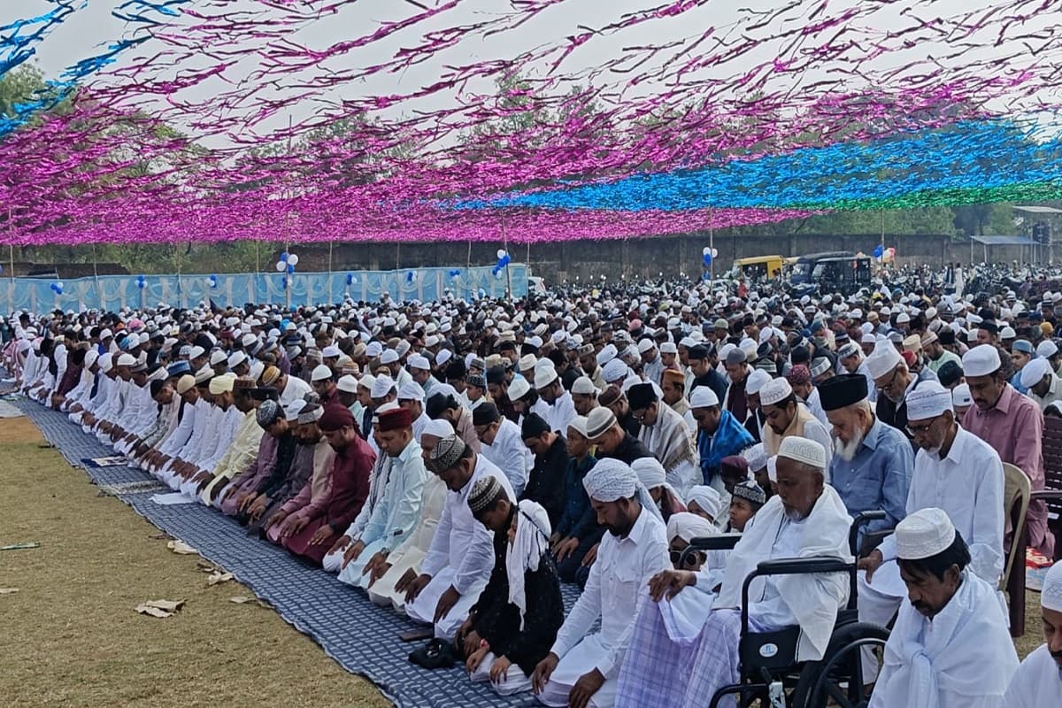 Bokaro Eid Namaz: बोकारो में व्हील चेयर पर ईद की नमाज पढ़ने पहुंचे बुजुर्ग, मस्जिद में भारी भीड़