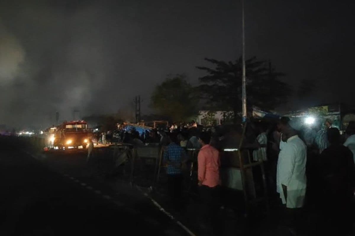 सीवनडीह कर्बला मैदान के यूपी टेंट के गोदाम में लगी आग, दर्जन भर गैस सिलेंडरों में विस्फोट