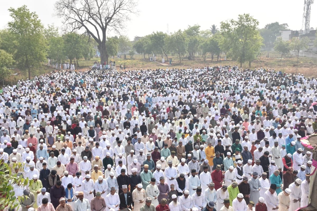 बोकारो के चास में हर्षोल्लास के साथ मनाई गई ईद, भाईचारे का दिखा संदेश