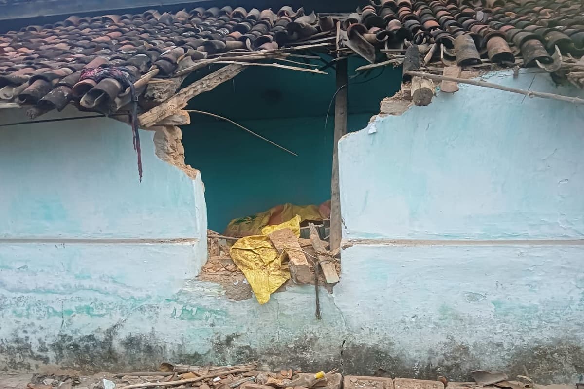 चांडिल में जंगली हाथी का तांडव: कई घर क्षतिग्रस्त, वन विभाग की निष्क्रियता पर भड़के ग्रामीण