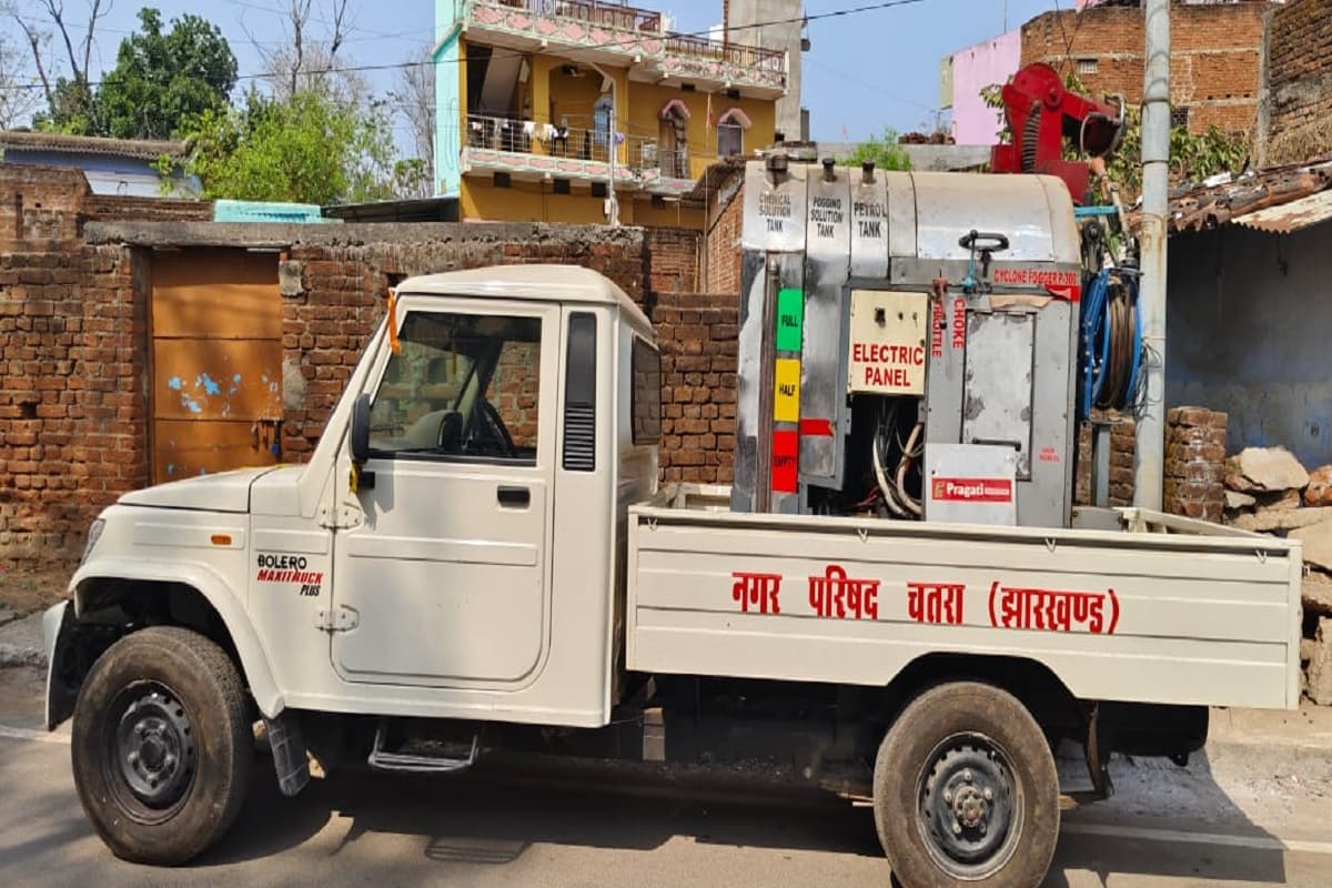 चतरा में मच्छरों को भगाने के लिए नहीं हो रही फॉगिंग, महीनों से धूल फांक रही 40 लाख की मशीन