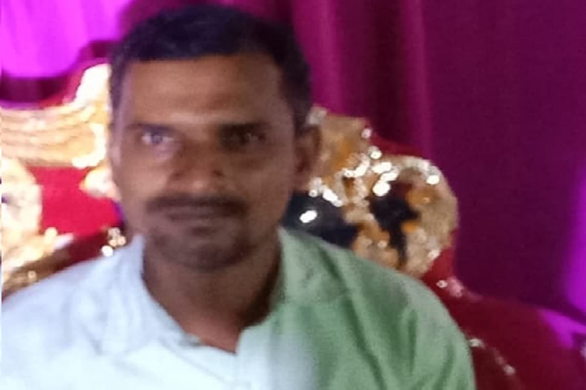 चतरा के लावालौंग में टेंपो की टक्कर से बाइक सवार की मौत, परिजनों में मचा कोहराम