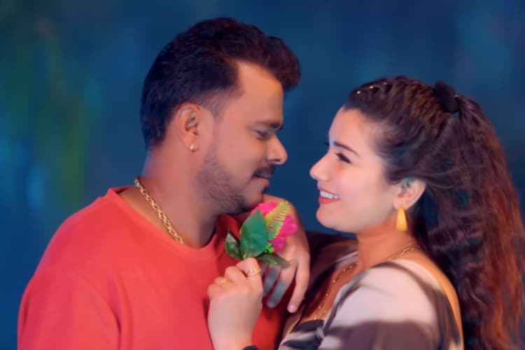 प्रमोद प्रेमी यादव के 'चुम्मा मुहे लाग गईल बा' में दिखा जबरदस्त रोमांस, ऑन स्क्रीन केमिस्ट्री ने जीता दिल