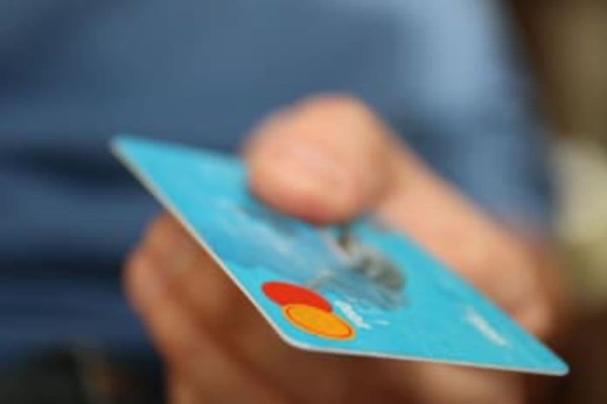 1 अप्रैल से बदल जाएंगे क्रेडिट कार्ड के नियम, ये तीन बैंक कम कर देंगे आपके फायदे