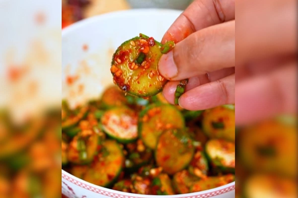 खीरे से बनाएं स्पाइसी किमची सलाद, शेफ अरुणा ने बताई रेसिपी 