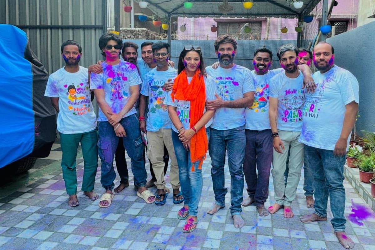 रांची के डक्विन हेल्थकेयर में होली मिलन समारोह, हरमू कार्यालय में रंगों की बौछार