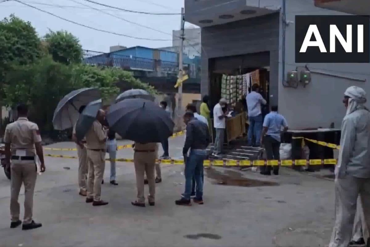 दिल्ली के बवाना में गैंगवार, 4 लोगों को मारी गोली, एक शख्स की मौत