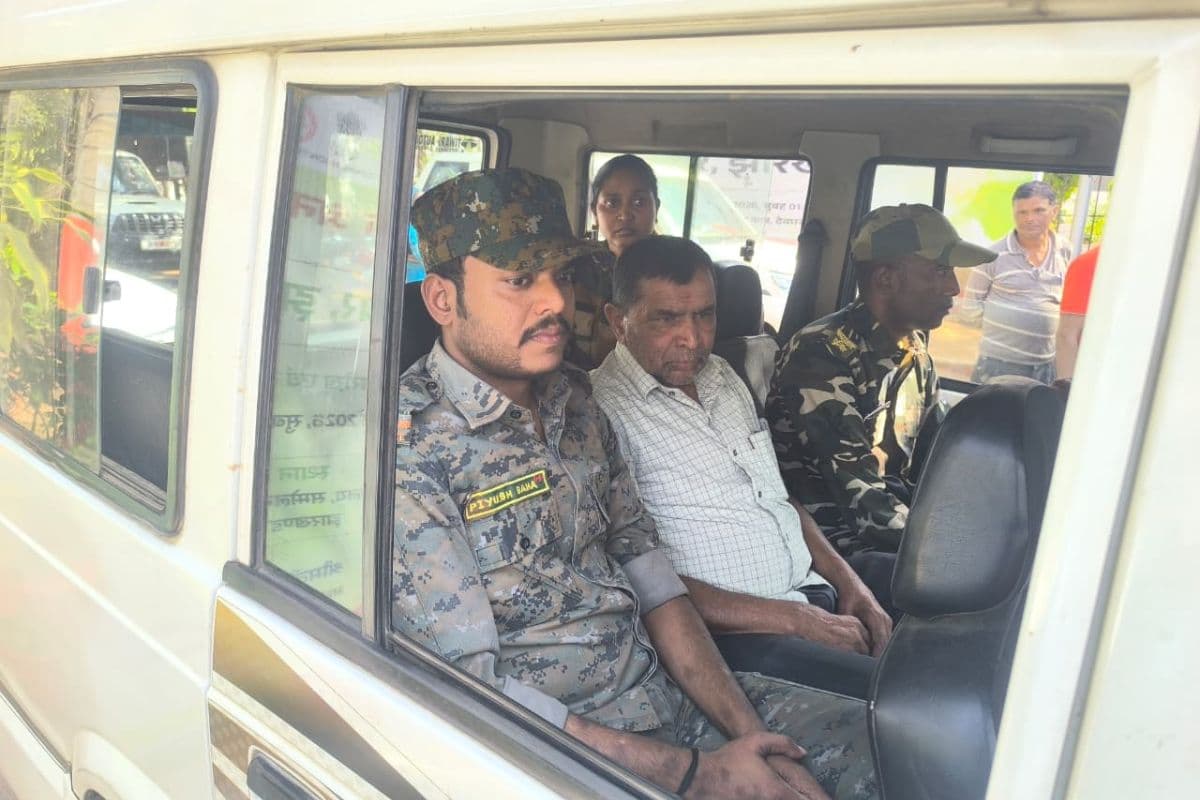 देवघर में 2 'घुसखोर' सरकारी बाबू दबोचे गये, मुआवजा दिलाने के नाम पर मांग रहे थे नोटों की गड्डी